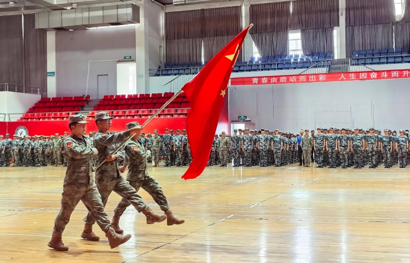 图2迎国旗.jpg